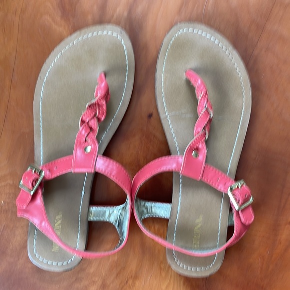 Coral braid design sandals size 6 - Picture 2 of 4